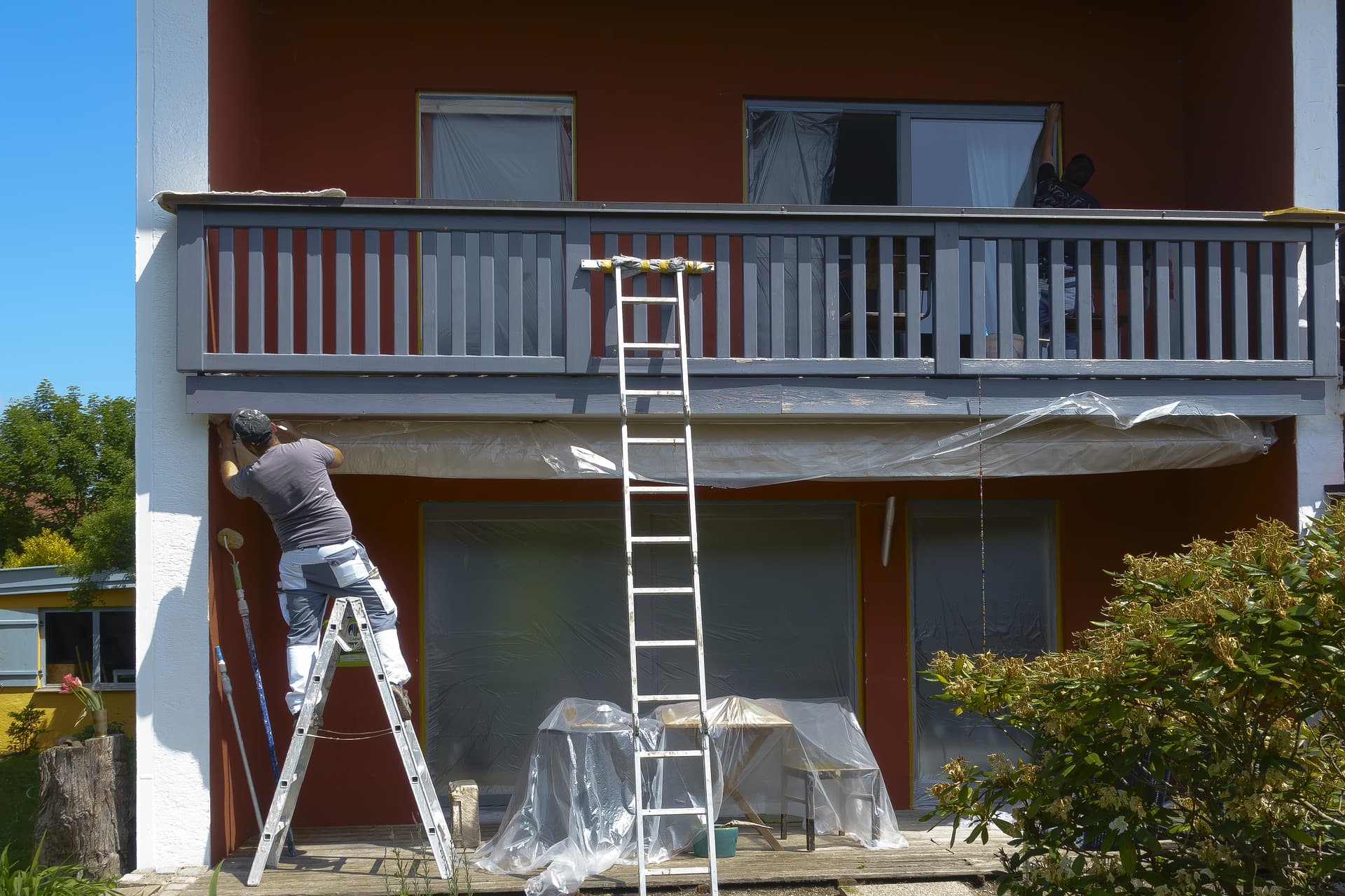 SHOULD YOU PAINT YOUR HOUSE IN THE SUMMER?