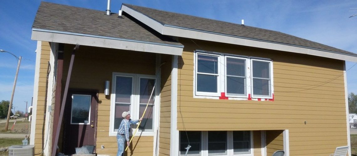 Should-You-Use-a-Brush-or-Sprayer-for-Exterior-Painting